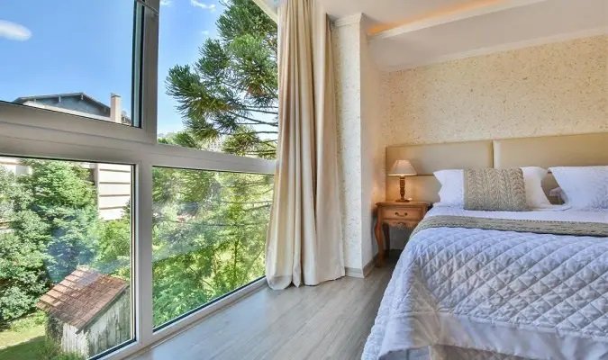 Micheline Hotel Tricot